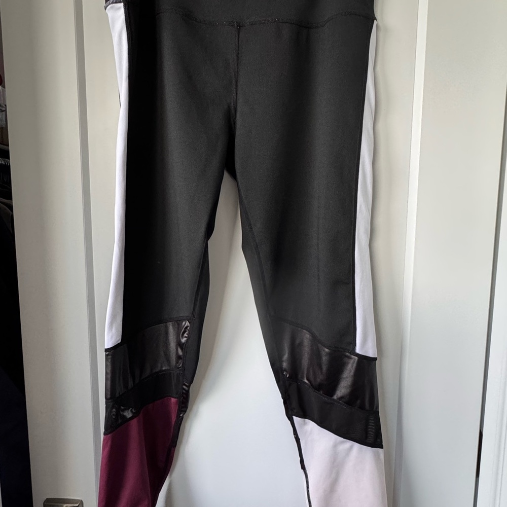 Black and White Colorblock Leggings, size XL